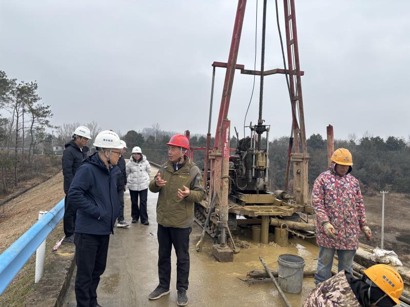 副总经理赵杰深入勘测一线开展安全检查工作